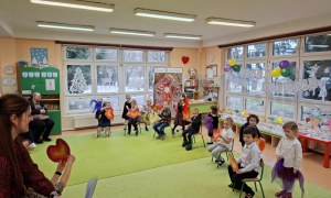 Dzień Babci i Dziadka w grupie Sówki - Zdjęcie 70