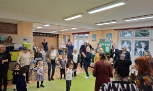 Dzień Babci i Dziadka w grupie Sówki - Zdjęcie 78