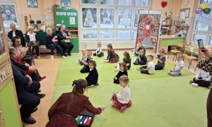 Dzień Babci i Dziadka w grupie Sówki - Zdjęcie 80