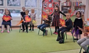 Dzień Babci i Dziadka w grupie Sówki - Zdjęcie 82