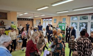 Dzień Babci i Dziadka w grupie Sówki - Zdjęcie 93