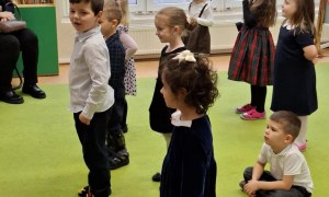 Dzień Babci i Dziadka w grupie Sówki - Zdjęcie 101