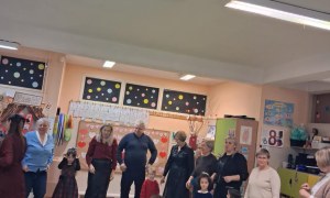 Dzień Babci i Dziadka w grupie Sówki - Zdjęcie 110