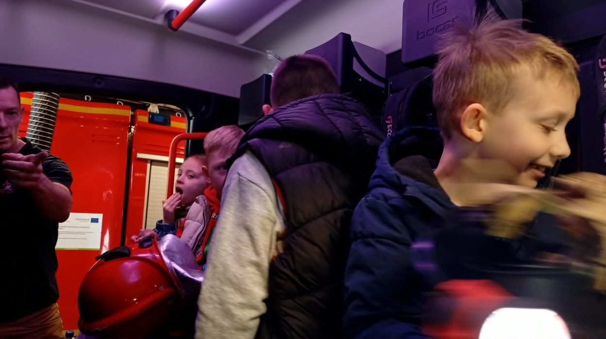 Wyjazd dzieci 6-letnich do jednostki Straży Pożarnej - Zdjęcie 11