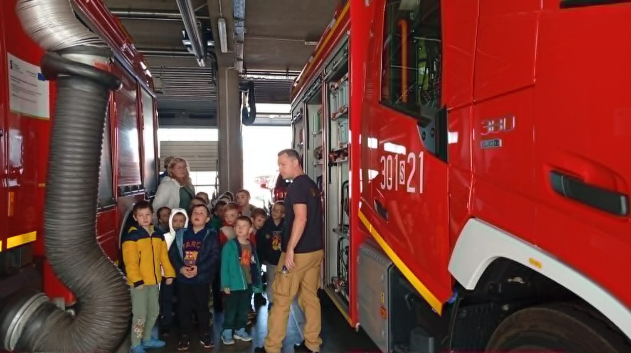 Wyjazd dzieci 6-letnich do jednostki Straży Pożarnej - Zdjęcie 21