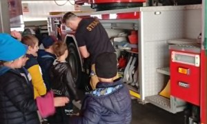 Wyjazd dzieci 6-letnich do jednostki Straży Pożarnej - Zdjęcie 14