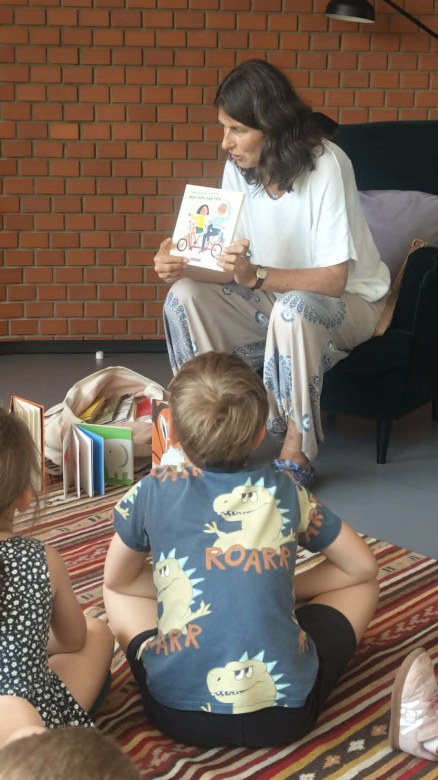 Spotkanie z pisarką Małgorzatą Swędrowską - Zdjęcie 2