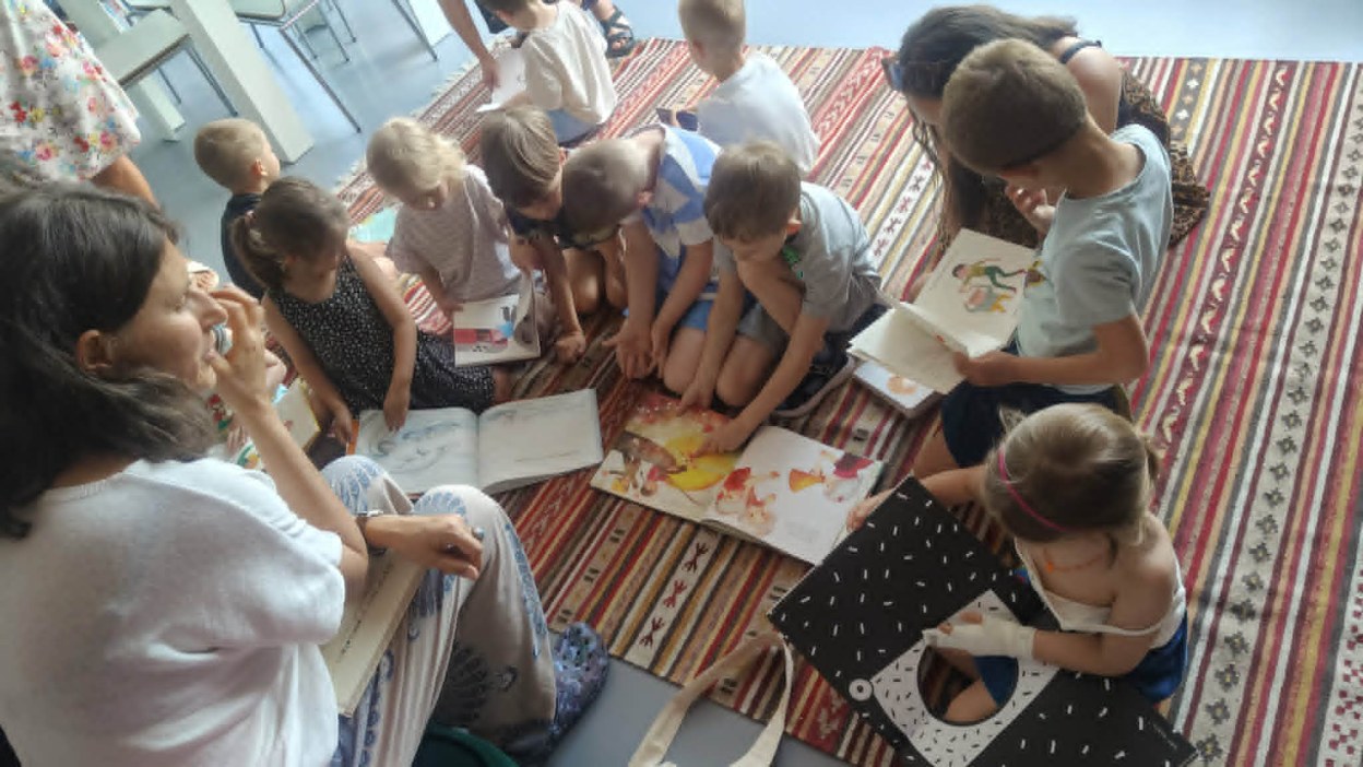 Spotkanie z pisarką Małgorzatą Swędrowską - Zdjęcie 3