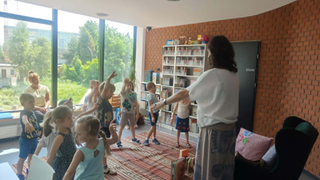 Spotkanie z pisarką Małgorzatą Swędrowską - Zdjęcie 22