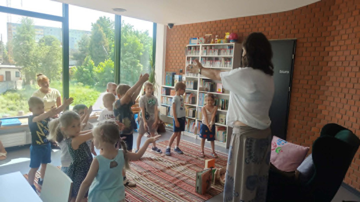 Spotkanie z pisarką Małgorzatą Swędrowską - Zdjęcie 26