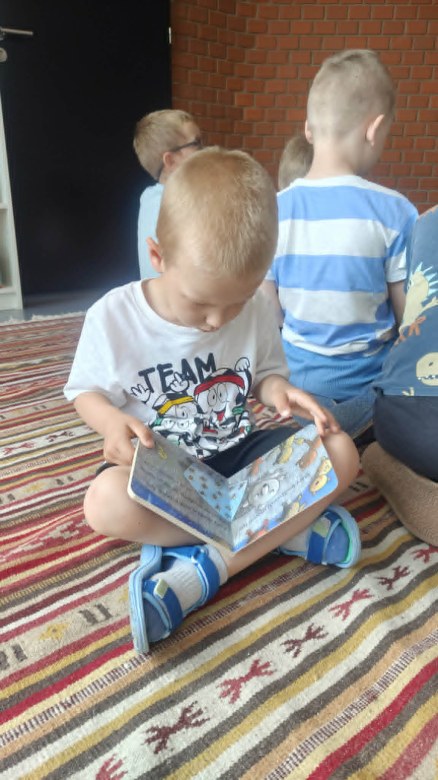 Spotkanie z pisarką Małgorzatą Swędrowską - Zdjęcie 10
