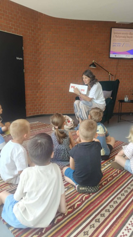 Spotkanie z pisarką Małgorzatą Swędrowską - Zdjęcie 17