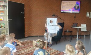 Spotkanie z pisarką Małgorzatą Swędrowską - Zdjęcie 5