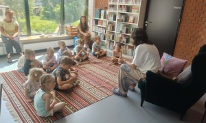 Spotkanie z pisarką Małgorzatą Swędrowską - Zdjęcie 11