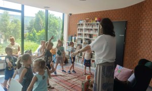 Spotkanie z pisarką Małgorzatą Swędrowską - Zdjęcie 22