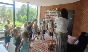 Spotkanie z pisarką Małgorzatą Swędrowską - Zdjęcie 26