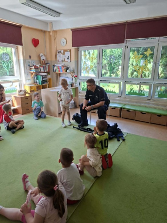 Bezpieczny Przedszkolak- Spotkanie z policjantem - Zdjęcie 22