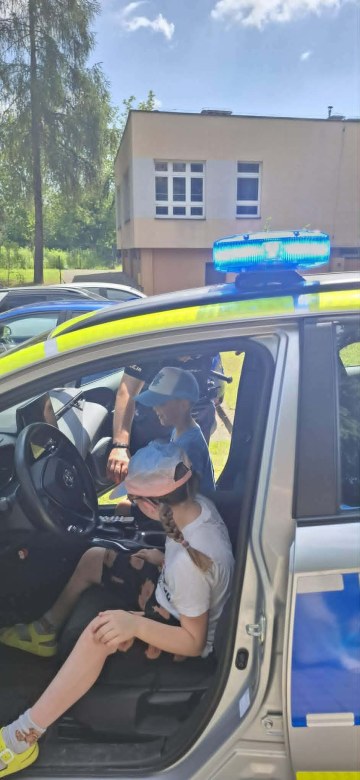 Bezpieczny Przedszkolak- Spotkanie z policjantem - Zdjęcie 41
