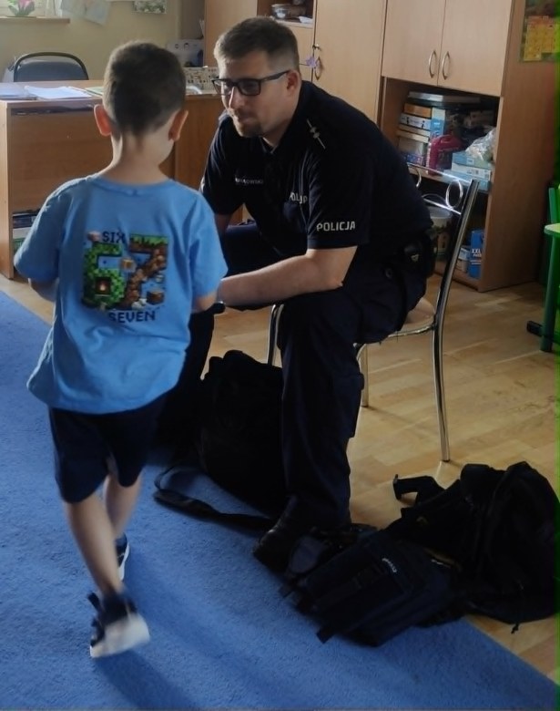 Bezpieczny Przedszkolak- Spotkanie z policjantem - Zdjęcie 50