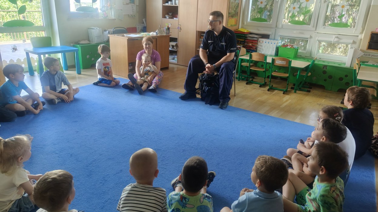 Bezpieczny Przedszkolak- Spotkanie z policjantem - Zdjęcie 63