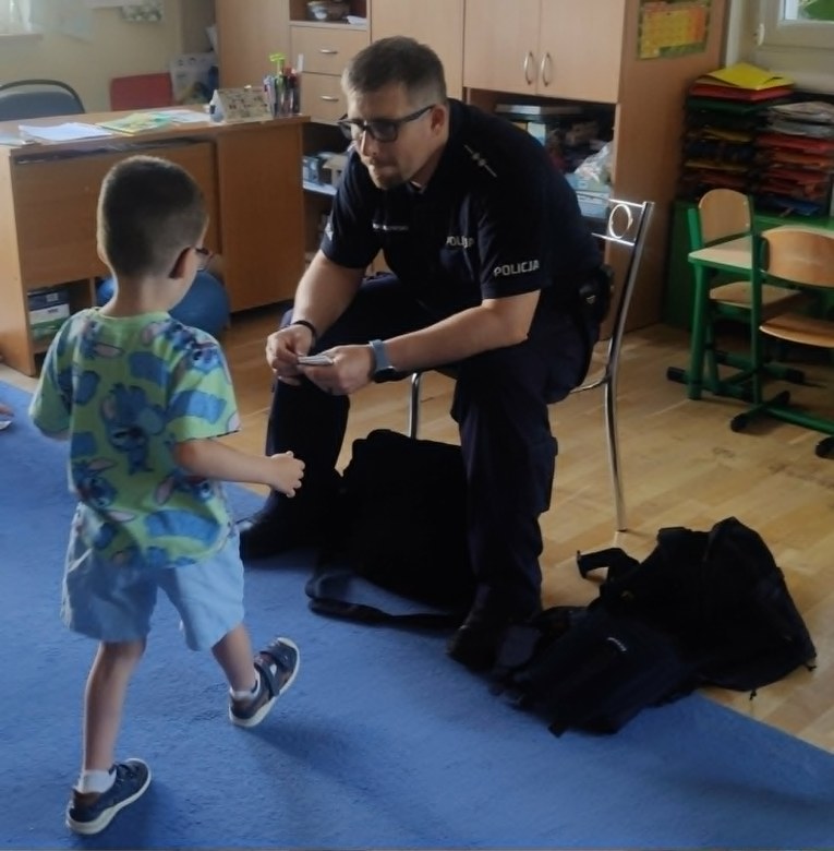 Bezpieczny Przedszkolak- Spotkanie z policjantem - Zdjęcie 68