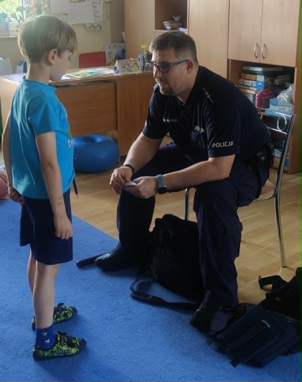 Bezpieczny Przedszkolak- Spotkanie z policjantem - Zdjęcie 107