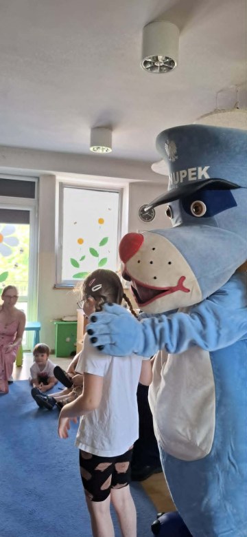 Bezpieczny Przedszkolak- Spotkanie z policjantem - Zdjęcie 51