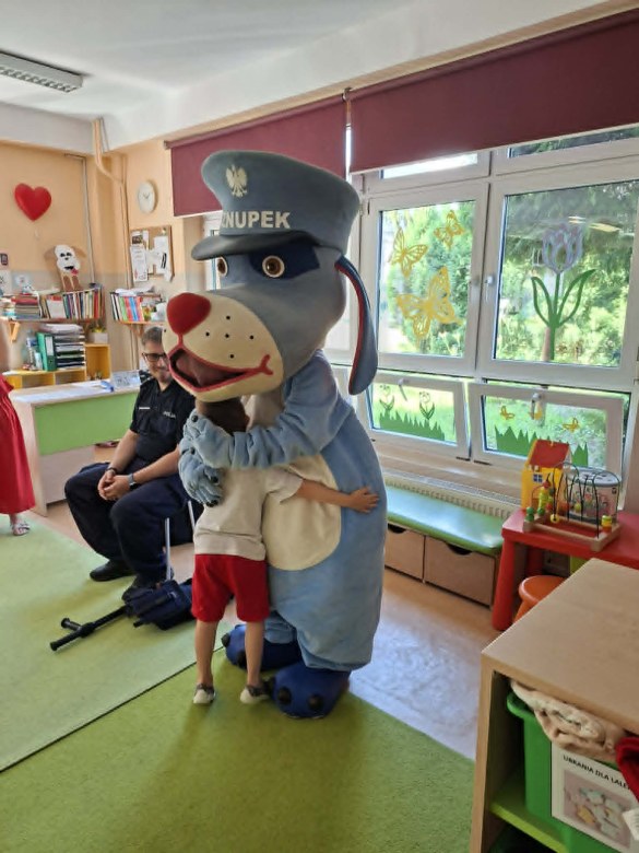 Bezpieczny Przedszkolak- Spotkanie z policjantem - Zdjęcie 75