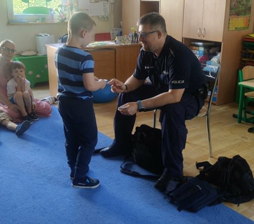 Bezpieczny Przedszkolak- Spotkanie z policjantem - Zdjęcie 93