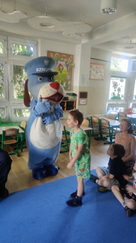Bezpieczny Przedszkolak- Spotkanie z policjantem - Zdjęcie 98
