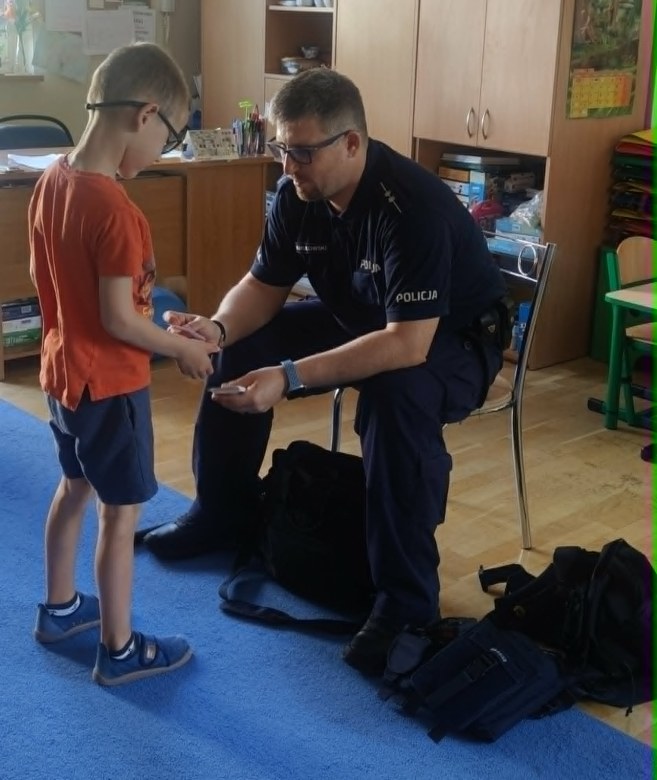 Bezpieczny Przedszkolak- Spotkanie z policjantem - Zdjęcie 99