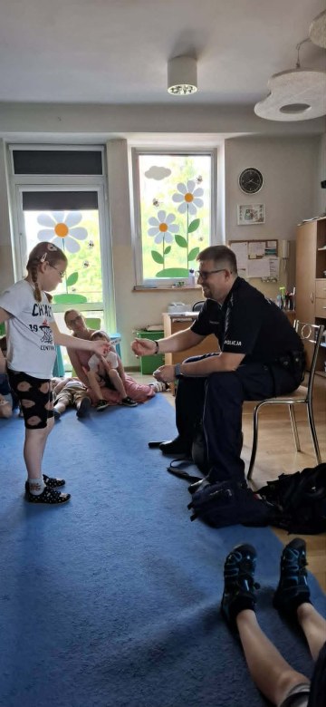 Bezpieczny Przedszkolak- Spotkanie z policjantem - Zdjęcie 122