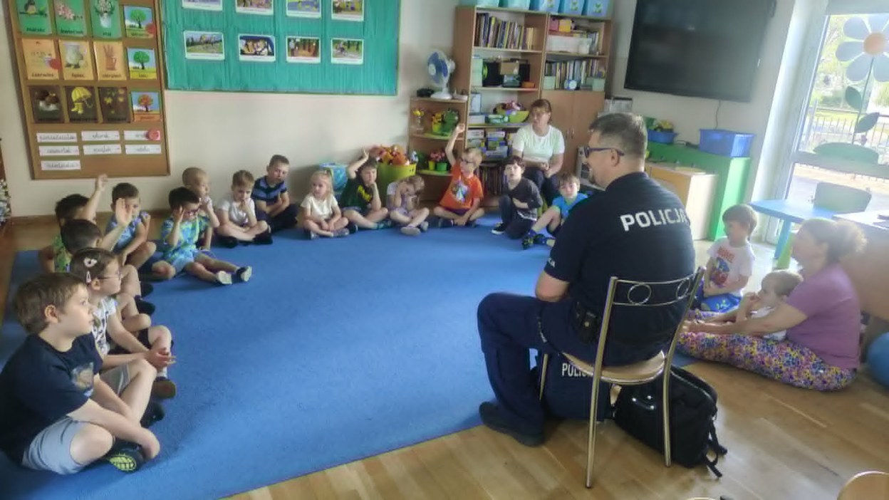 Bezpieczny Przedszkolak- Spotkanie z policjantem - Zdjęcie 123