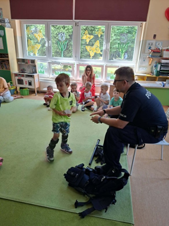 Bezpieczny Przedszkolak- Spotkanie z policjantem - Zdjęcie 134