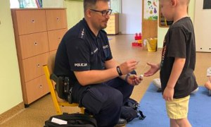 Bezpieczny Przedszkolak- Spotkanie z policjantem - Zdjęcie 16