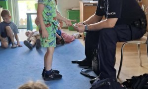 Bezpieczny Przedszkolak- Spotkanie z policjantem - Zdjęcie 18