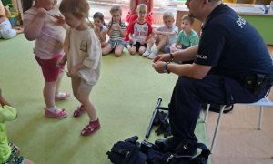 Bezpieczny Przedszkolak- Spotkanie z policjantem - Zdjęcie 71