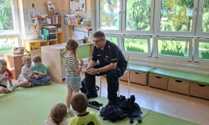 Bezpieczny Przedszkolak- Spotkanie z policjantem - Zdjęcie 81