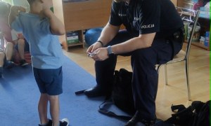 Bezpieczny Przedszkolak- Spotkanie z policjantem - Zdjęcie 24