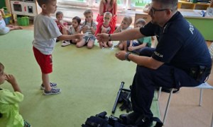 Bezpieczny Przedszkolak- Spotkanie z policjantem - Zdjęcie 36