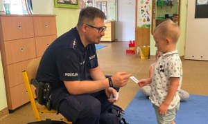 Bezpieczny Przedszkolak- Spotkanie z policjantem - Zdjęcie 61